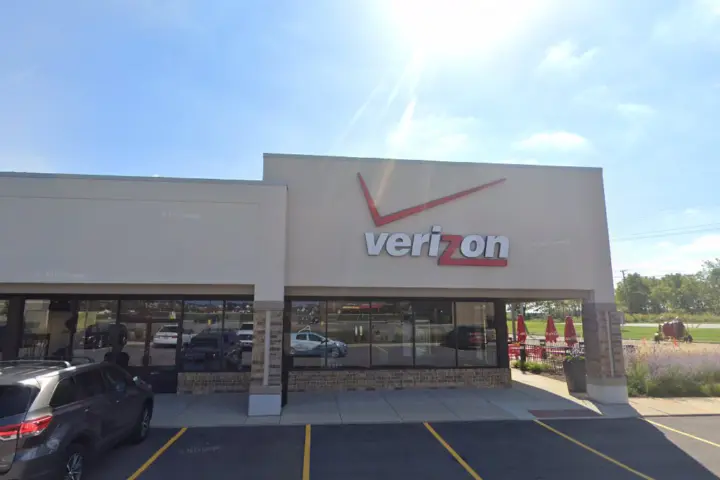 Danada Square (Verizon)