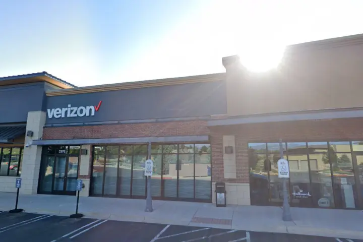 First & Main Town Center (Verizon)