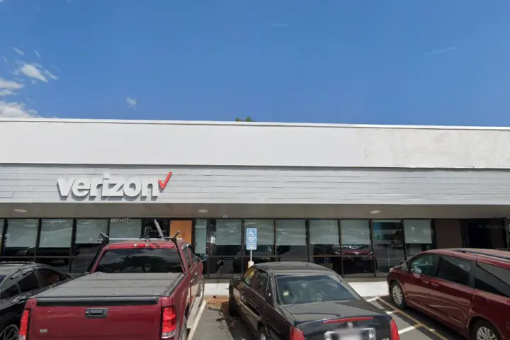 Mississippi Street (Verizon)