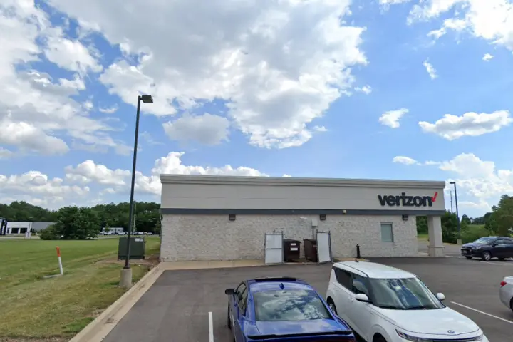 Pioneer Parkway (Verizon)