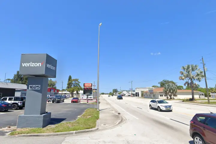 Russell Cellular Englewood S McCall Rd (Verizon)
