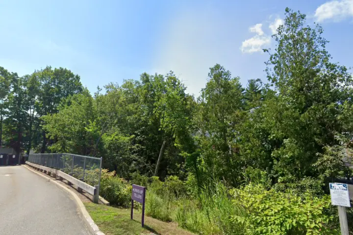 Russell Cellular Hopkinton (Verizon)