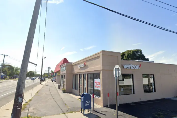 Russell Cellular Lindenhurst (Verizon)