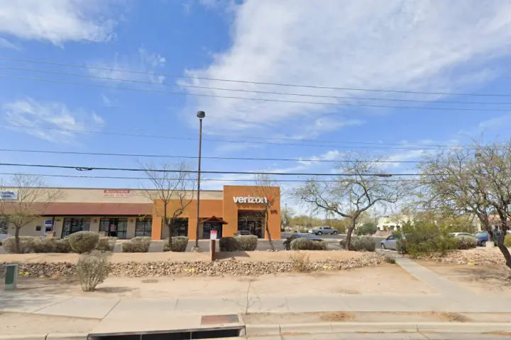 Russell Cellular Tucson N Swan Rd (Verizon)