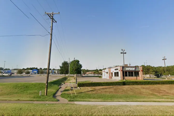 Russell Cellular Tyler Hwy 64 (Verizon)