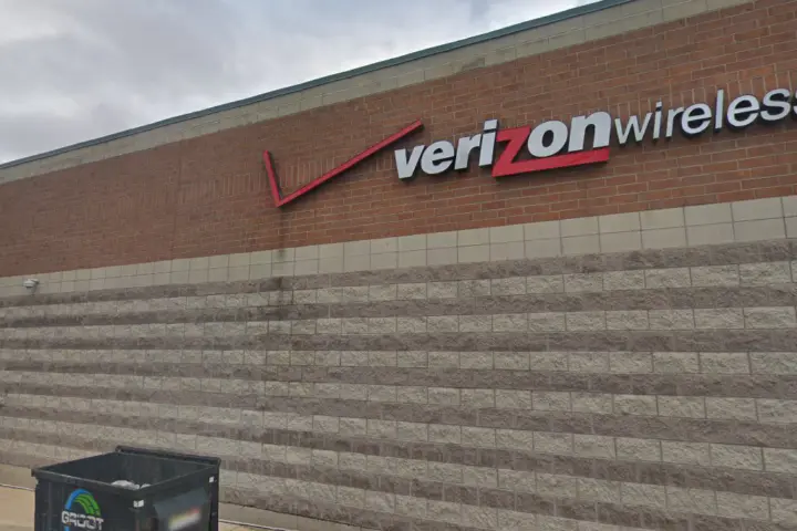 Skokie Pointe Plaza (Verizon)