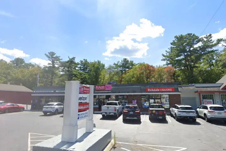 Victra Hingham Whiting St (Verizon)