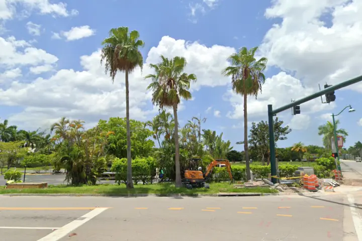 Victra Naples 2100 Tamiami Trl (Verizon)