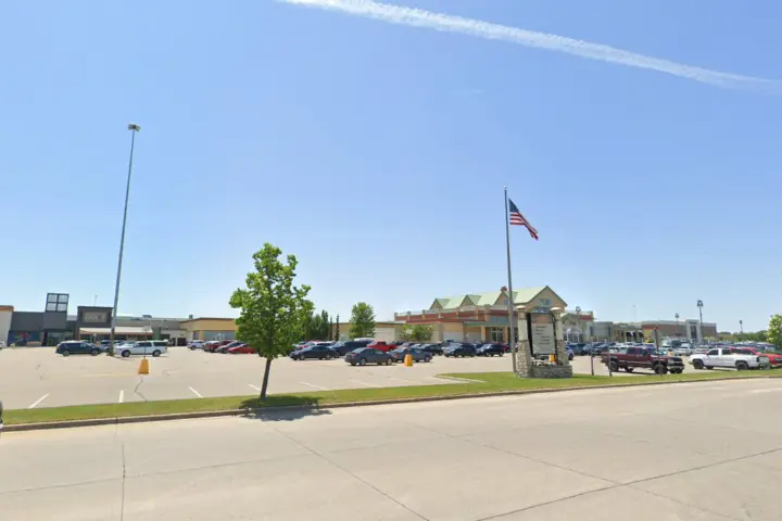 West Acres Shopping Center (Verizon)