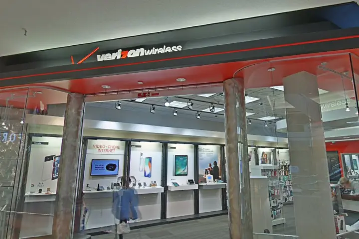 WestFarms Mall (Verizon)