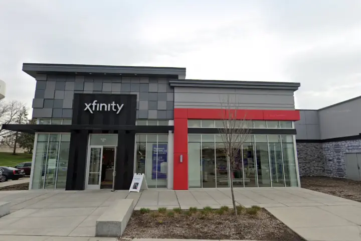 Xfinity – 12415 Wayzata Blvd Suite 10