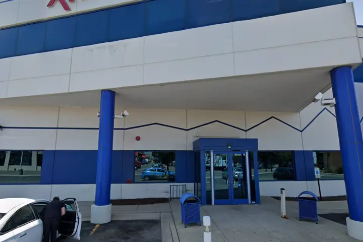 Xfinity – 1255 W North Ave