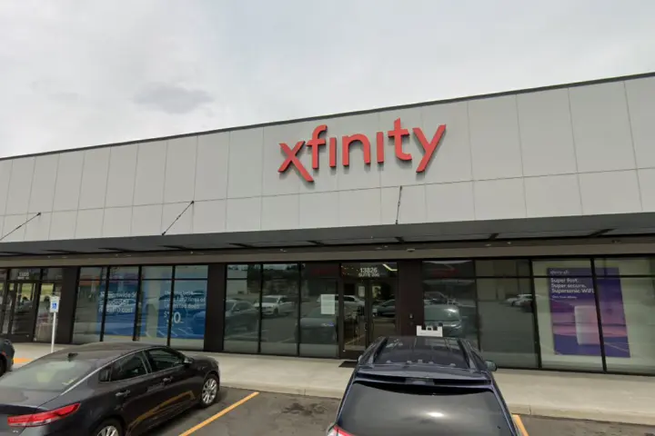 Xfinity – 13826 E. Indiana Ave Ste 200