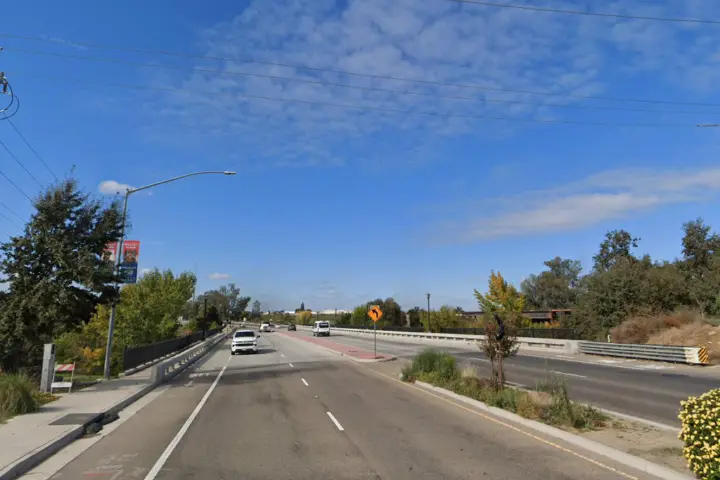 Xfinity – 1447 W Manning Avenue