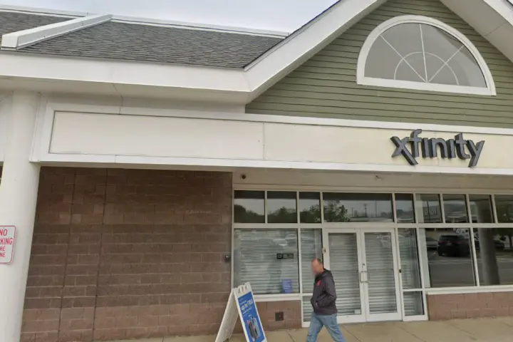 Xfinity – 1458 Lakeshore Road Suite A-130