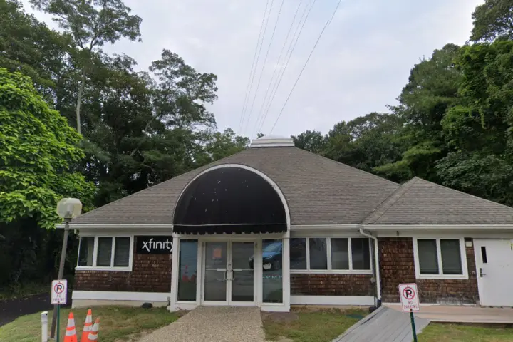 Xfinity – 15 Locust Rd