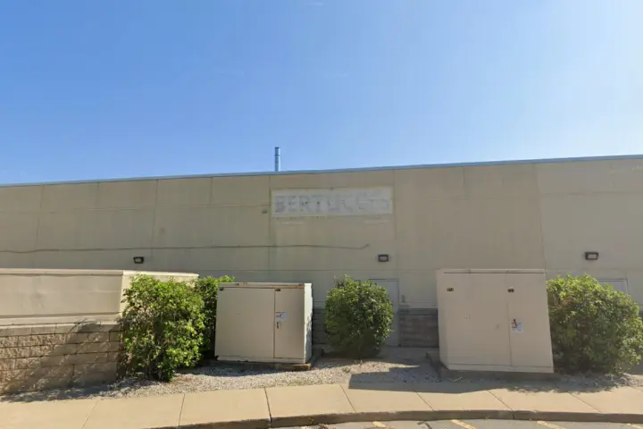 Xfinity – 1500 S Willow Street STE 106