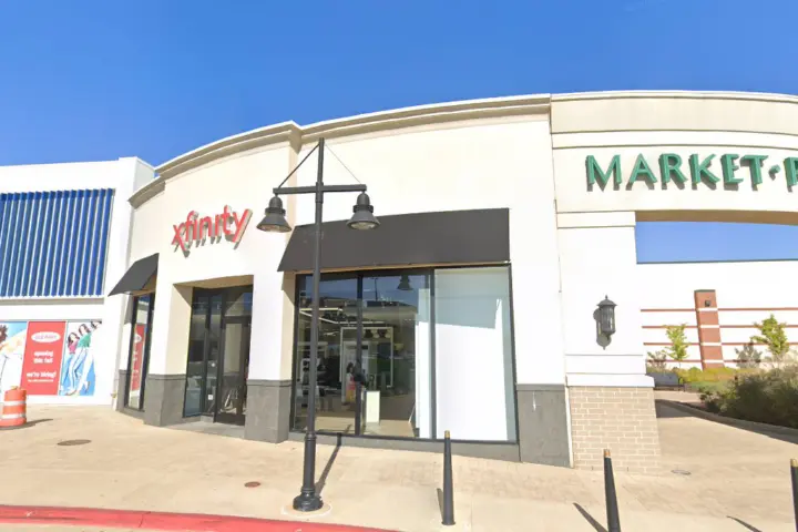 Xfinity – 2000 N Neil St 100