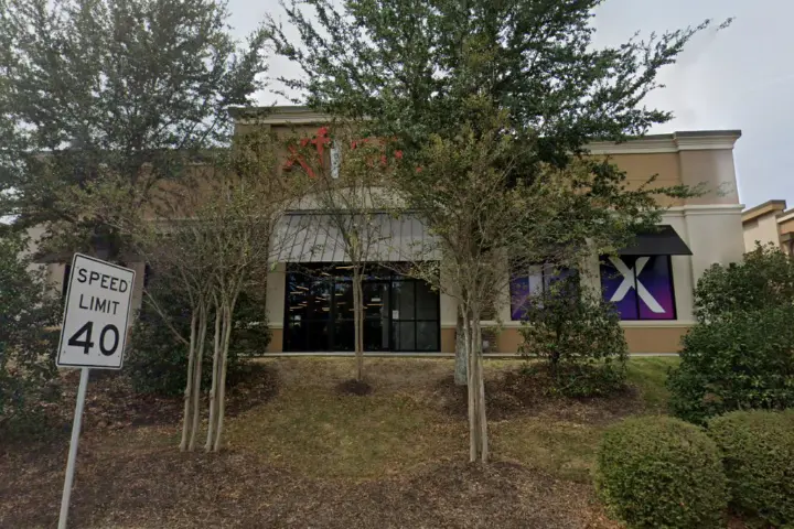 Xfinity – 214-1 South Magnolia Drive