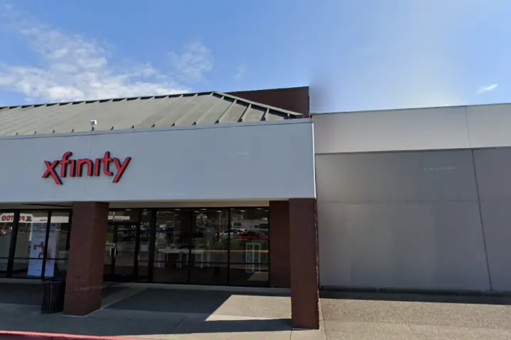 Xfinity – 2231 SE Tualatin Valley Hwy