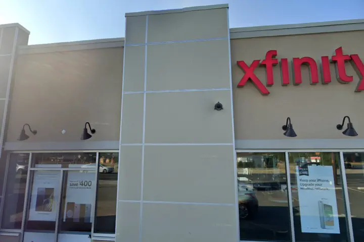 Xfinity – 2345 US Highway 22 Center Island