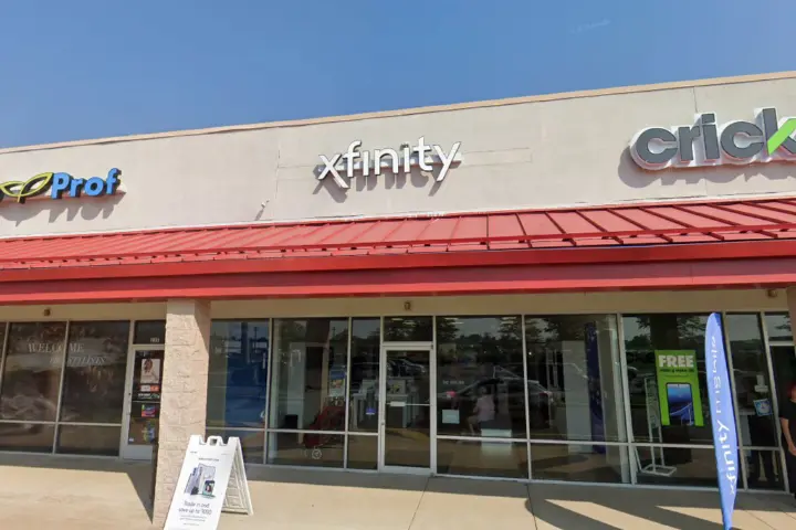 Xfinity – 235 N West End Blvd STE D-4