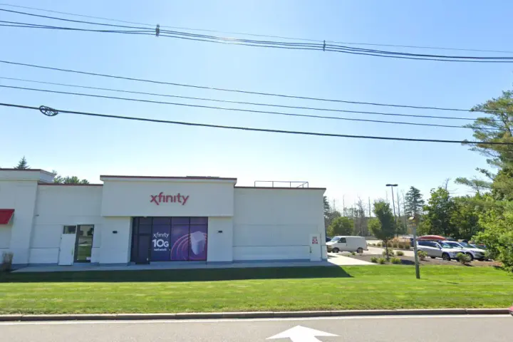 Xfinity – 245 Hartford Ave