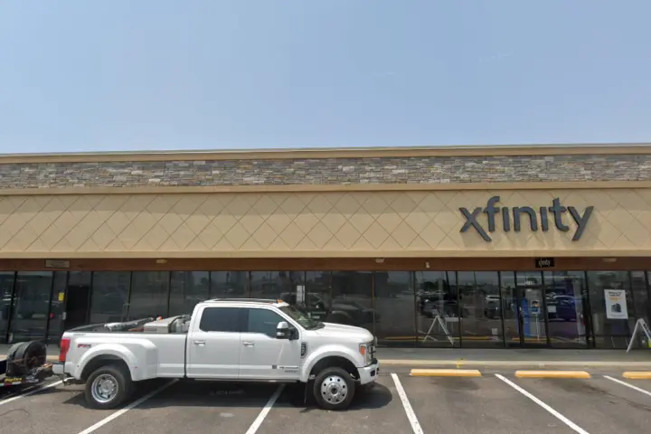 Xfinity – 2719 61st Street