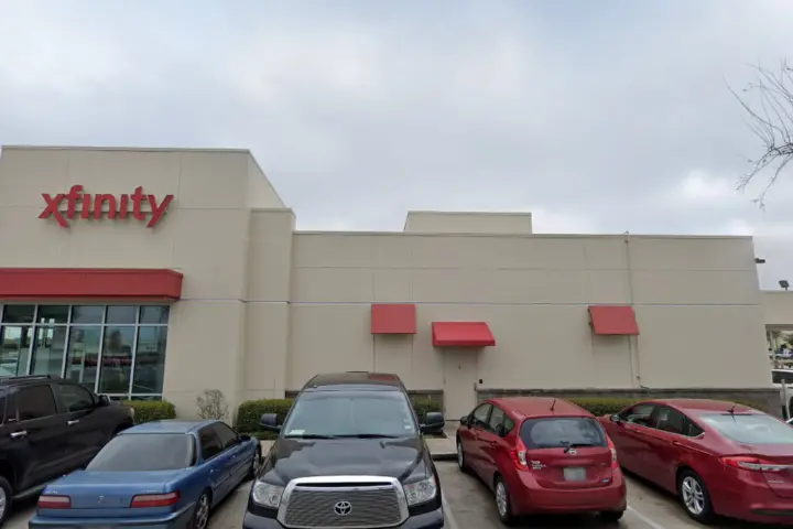 Xfinity – 2865 Gulf Fwy S