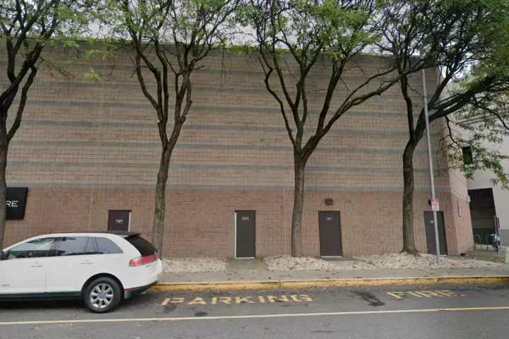 Xfinity – 30 Mall Drive West B28C-5