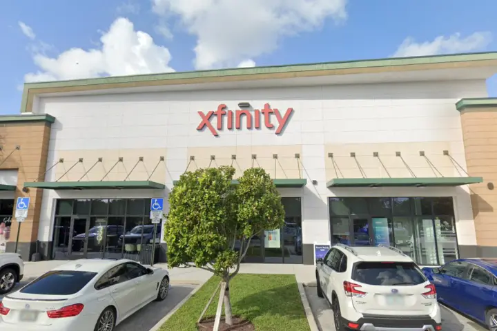 Xfinity – 306 SW 145th Avenue Suite 116
