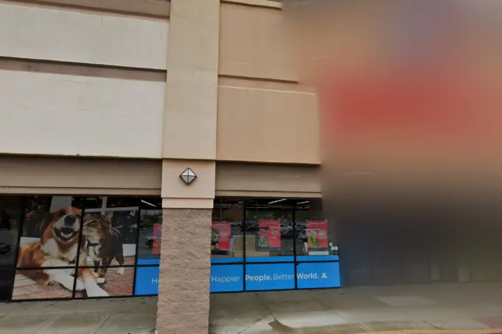 Xfinity – 3100 Oakland Ave Suite 16