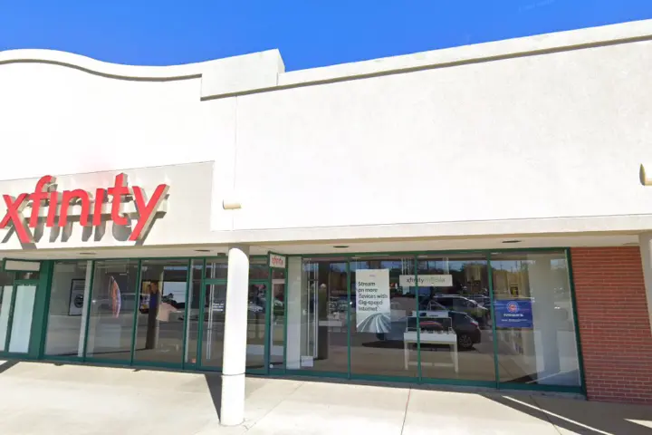 Xfinity – 324 E Rand Rd Suite 324