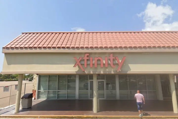 Xfinity – 3445 N Federal Hwy