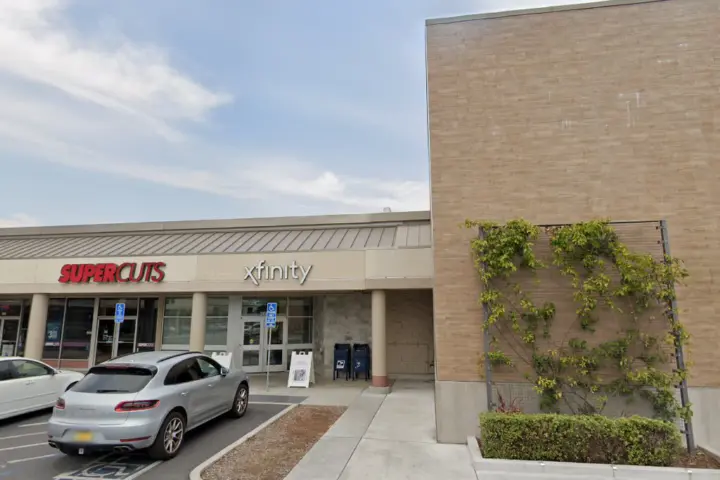Xfinity – 369 S. McDowell Blvd