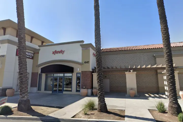 Xfinity – 4147 S Mooney Blvd Suite B2