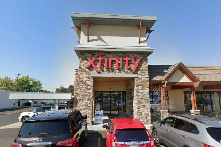 Xfinity – 4423 N Division St