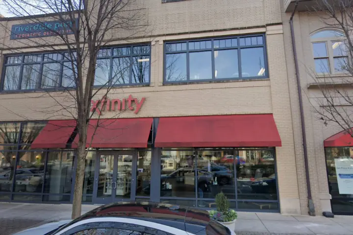 Xfinity – 4555 Van Buren Street