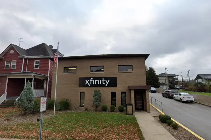Xfinity – 51 6th Ave W