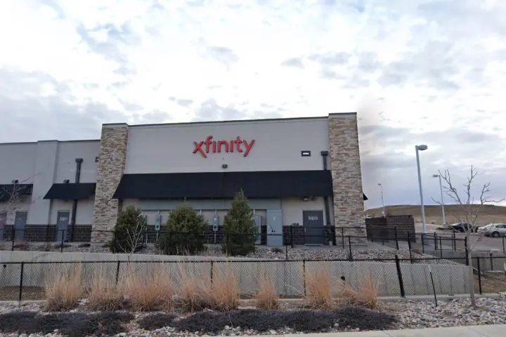 Xfinity – 5955 N Elizabeth St