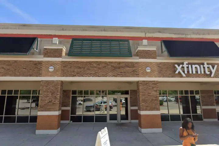 Xfinity – 6331 Roosevelt Blvd. Ste 11