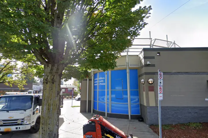 Xfinity – 7037 NE Sandy Blvd