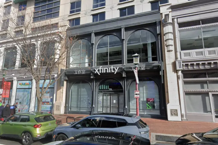 Xfinity – 715 7th St NW