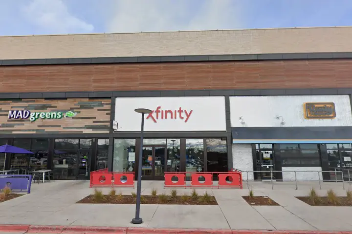 Xfinity – 8501 W Bowles Ave #1097