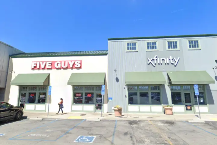 Xfinity – 915 Playa Ave Suite B