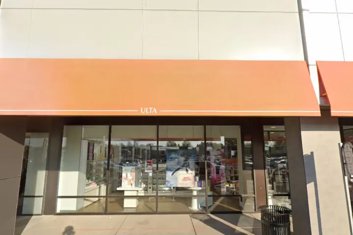 Xfinity – 9171 D Roosevelt Blvd