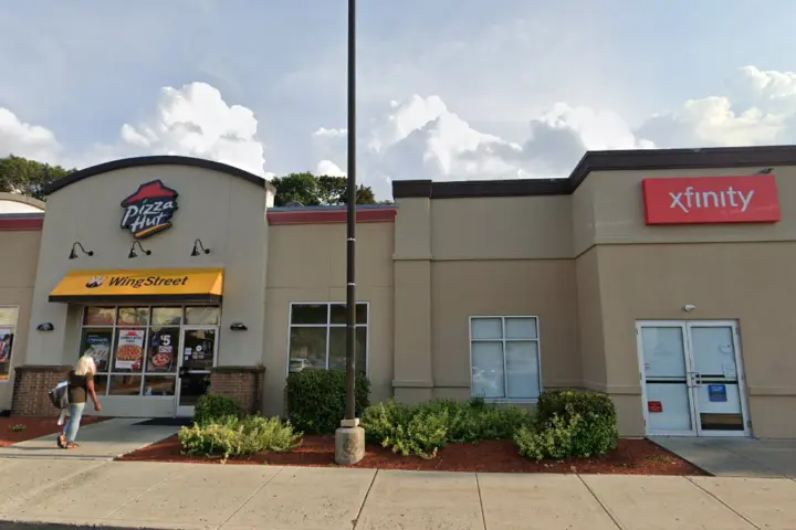 Xfinity – 950 Hyde Park Ave
